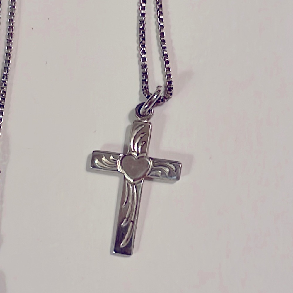 Sterling Silver Cross Necklace. EUC